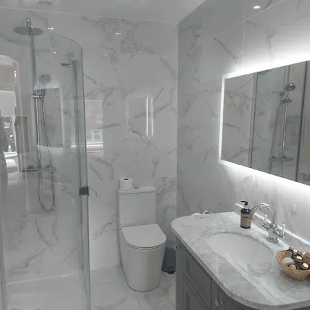 Blackrock Carole Ville Guesthouse 5*