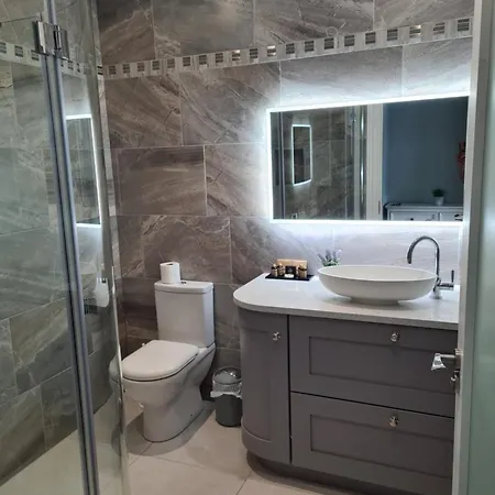 לינה וארוחת בוקר Blackrock Carole 5*