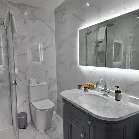 Blackrock Carole Ville Guesthouse Bed & Breakfast 5*